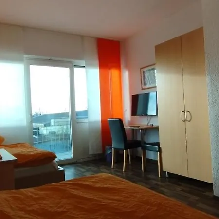Gaststaette Zur Tribuene Aparthotel