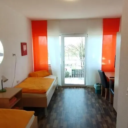 Gaststaette Zur Tribuene Aparthotel *