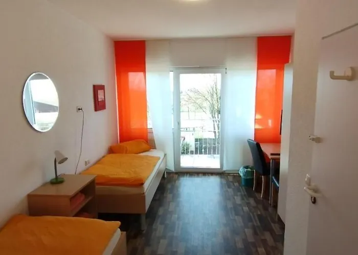Gaststaette Zur Tribuene Apart Otel *